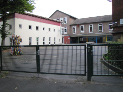 Eingang zur Friedrich-Kayser-Schule